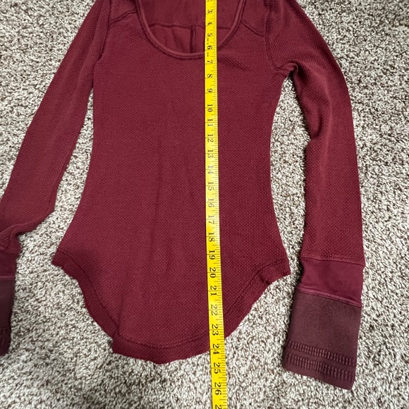 We The Free Women’s Small Maroon Sunni Valley Thermal Waffle Cut Long Sleeve Top - Picture 6 of 13